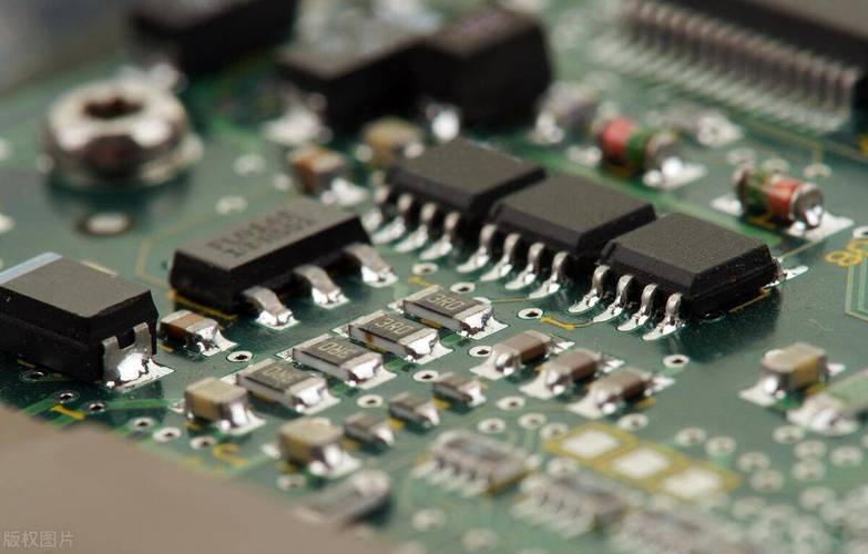 2025年线路板行业前景如何?机遇与挑战并存?